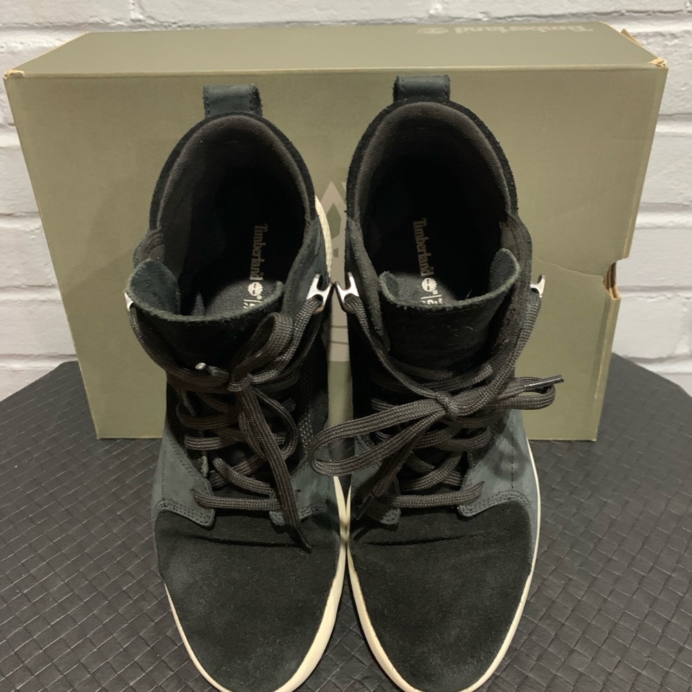 Timberland women’s size 9.5 Black Suede Chukka Boots with White Sole - Picture 10 of 10
